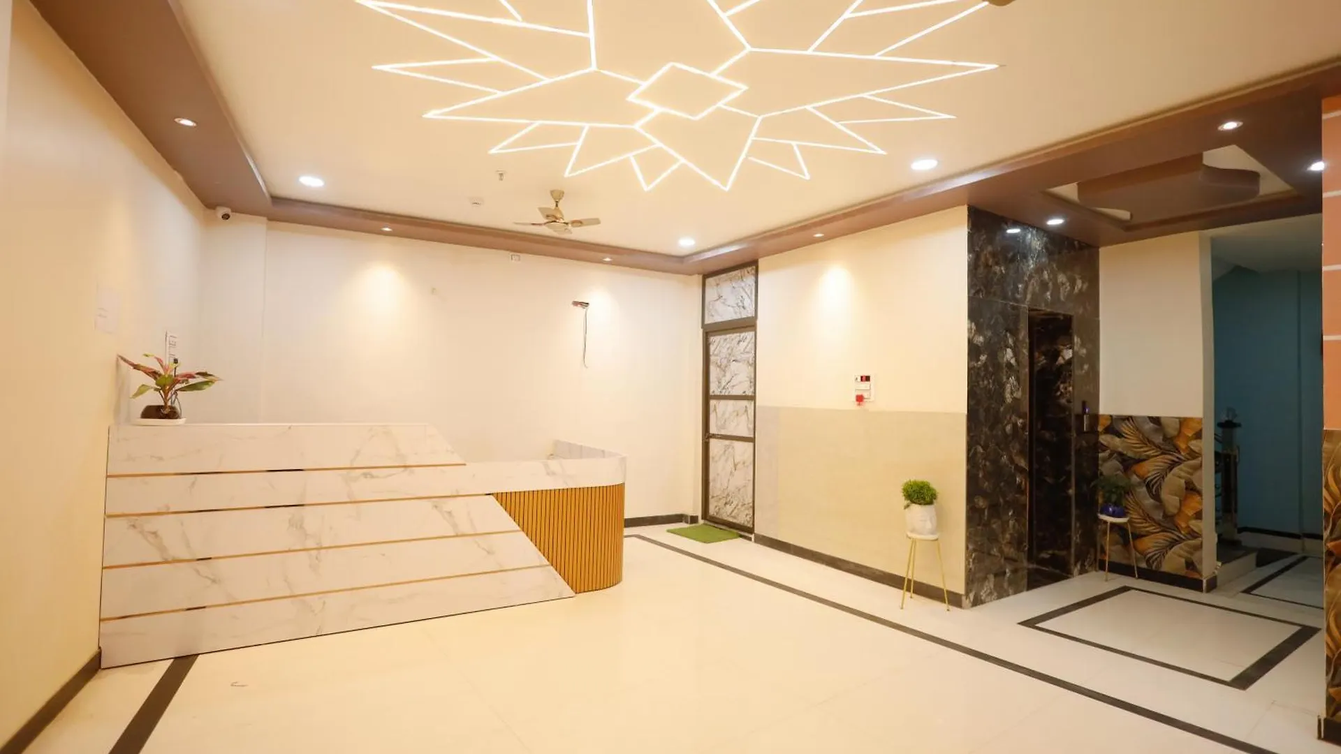 ***  Kiran Residency Near Vishwanath Temple Ξενοδοχείο Βαρανάσι Ινδία