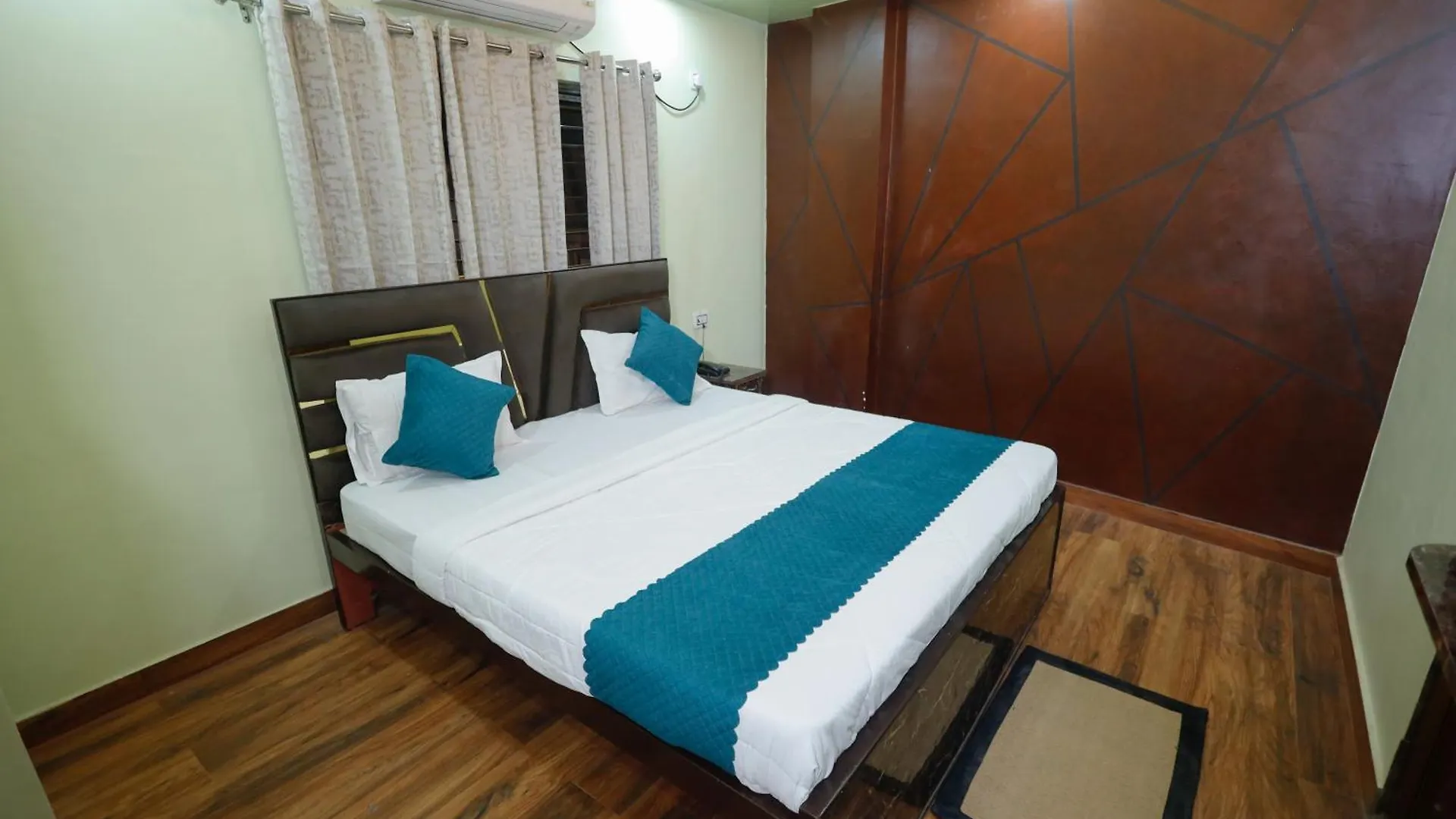 ***  Kiran Residency Near Vishwanath Temple Ξενοδοχείο Βαρανάσι Ινδία